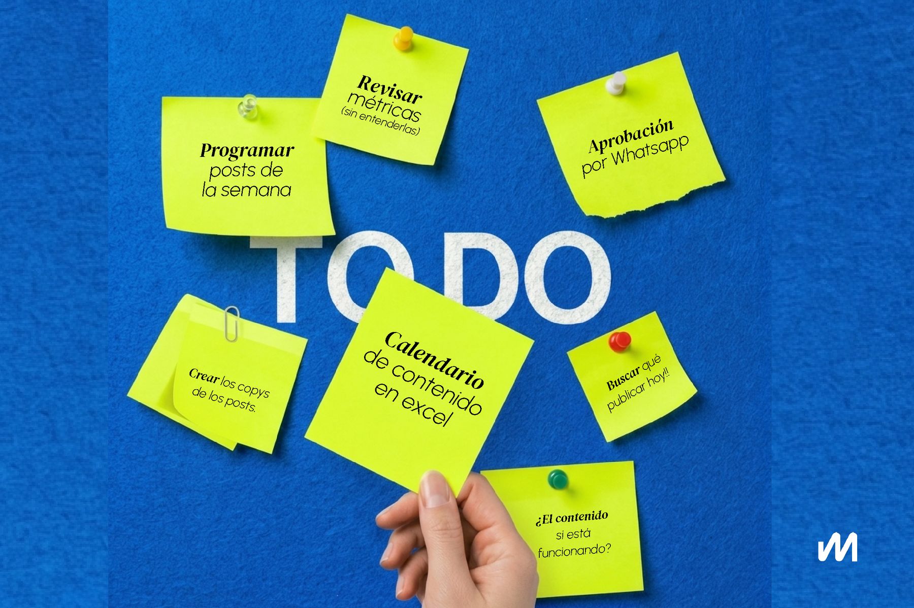 Notas adhesivas amarillas con tareas de contenido pegadas sobre la palabra TO DO